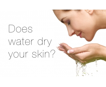Nước có khiến da bị khô không?